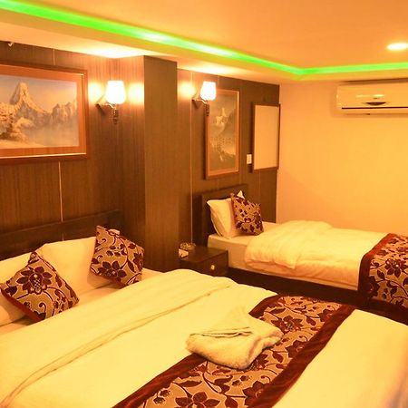 Hotel Holiday Inn Kathmandu Buitenkant foto