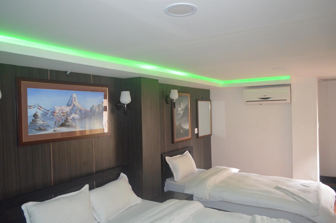 Hotel Holiday Inn Kathmandu Buitenkant foto