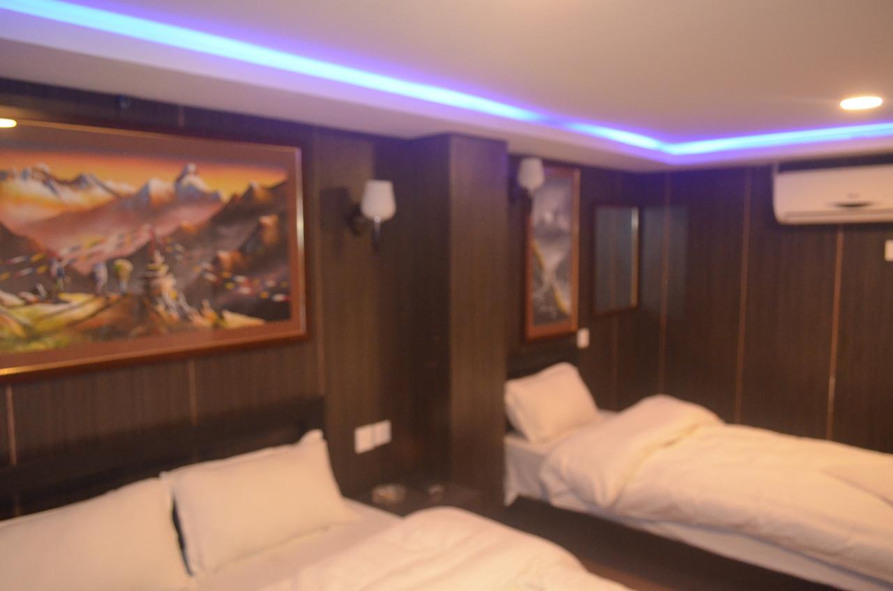 Hotel Holiday Inn Kathmandu Buitenkant foto