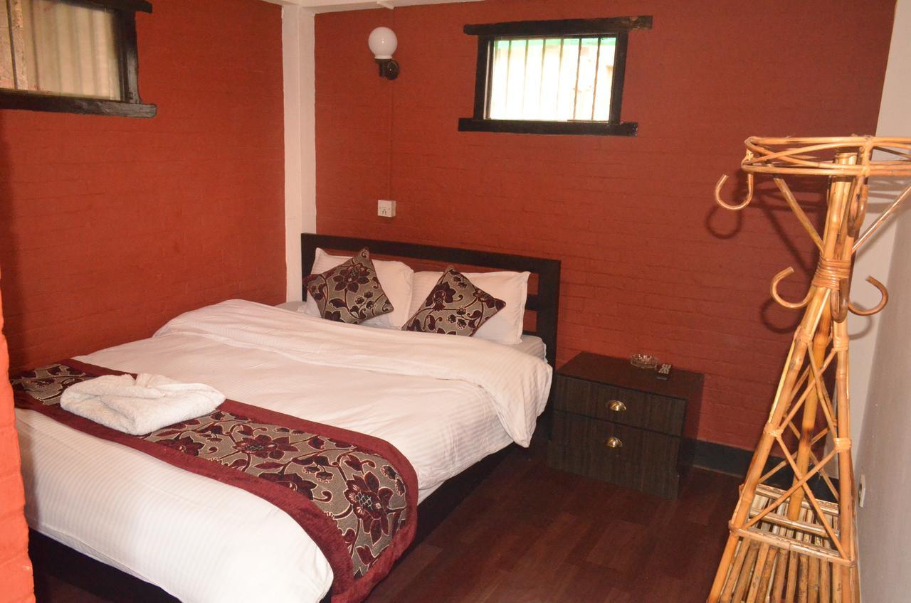 Hotel Holiday Inn Kathmandu Buitenkant foto