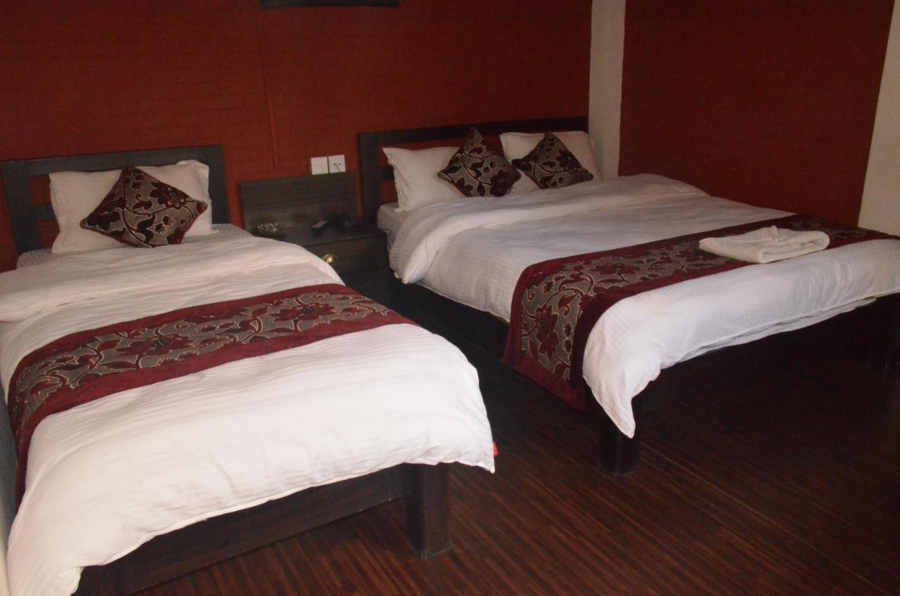 Hotel Holiday Inn Kathmandu Buitenkant foto