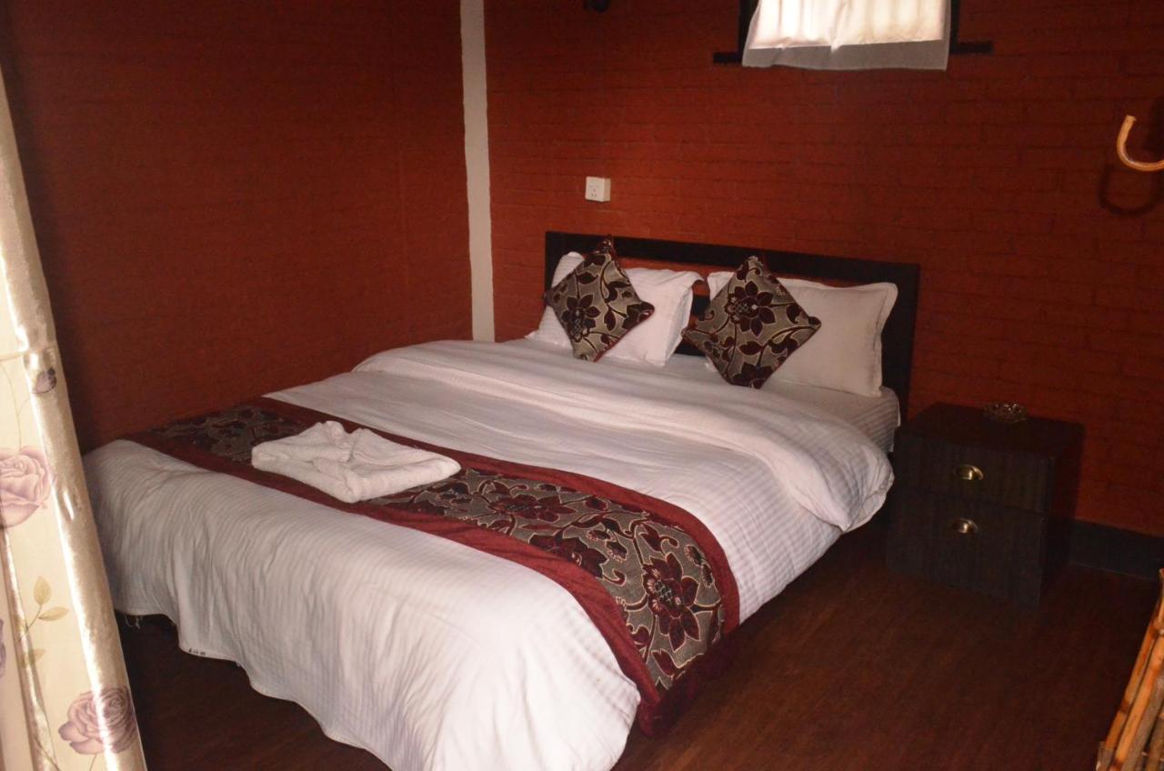 Hotel Holiday Inn Kathmandu Buitenkant foto
