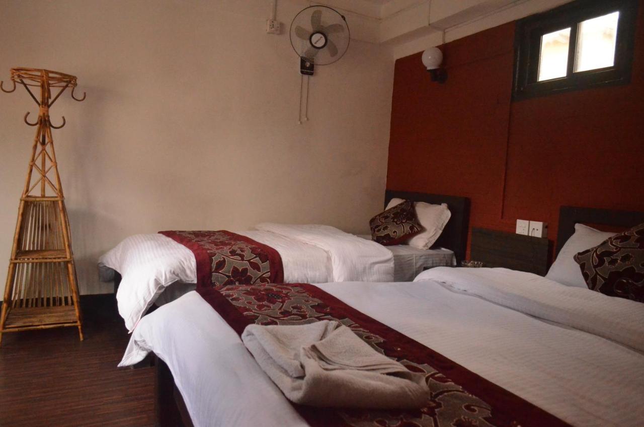 Hotel Holiday Inn Kathmandu Buitenkant foto