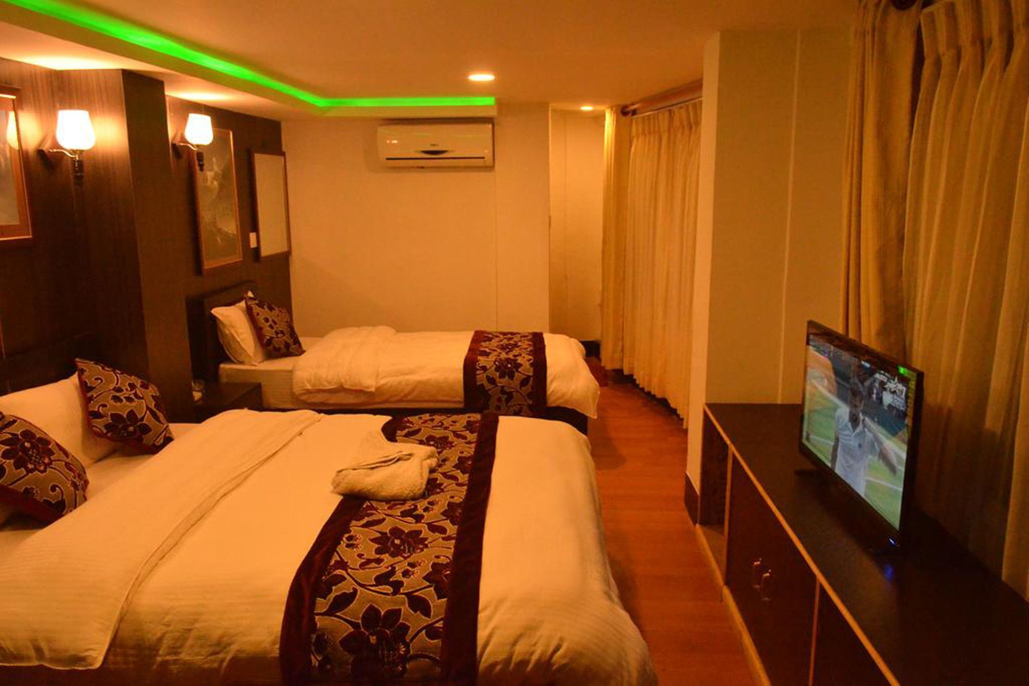 Hotel Holiday Inn Kathmandu Buitenkant foto