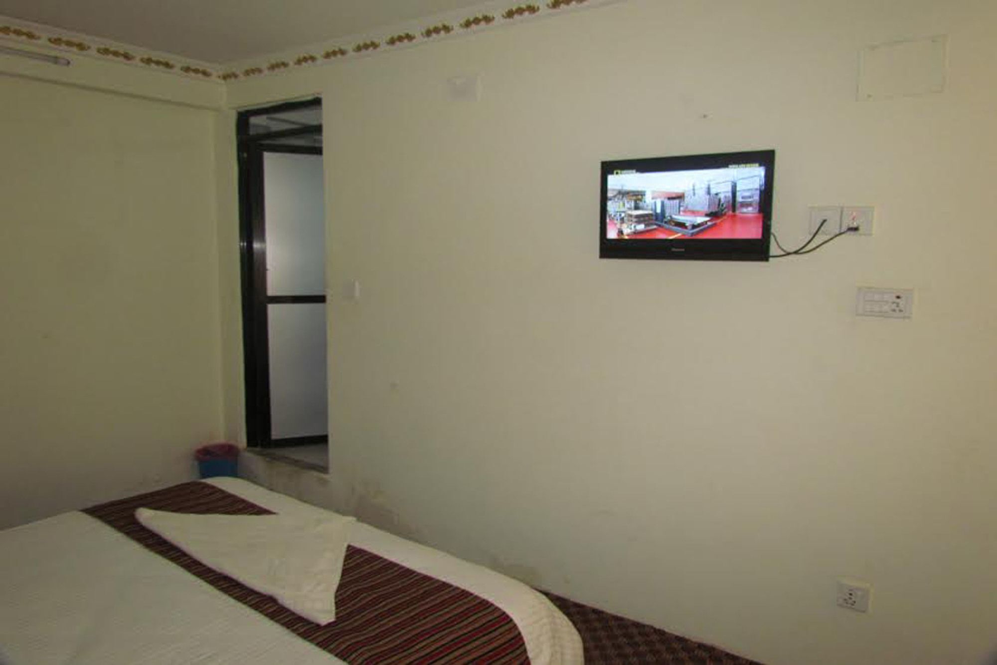 Hotel Holiday Inn Kathmandu Buitenkant foto