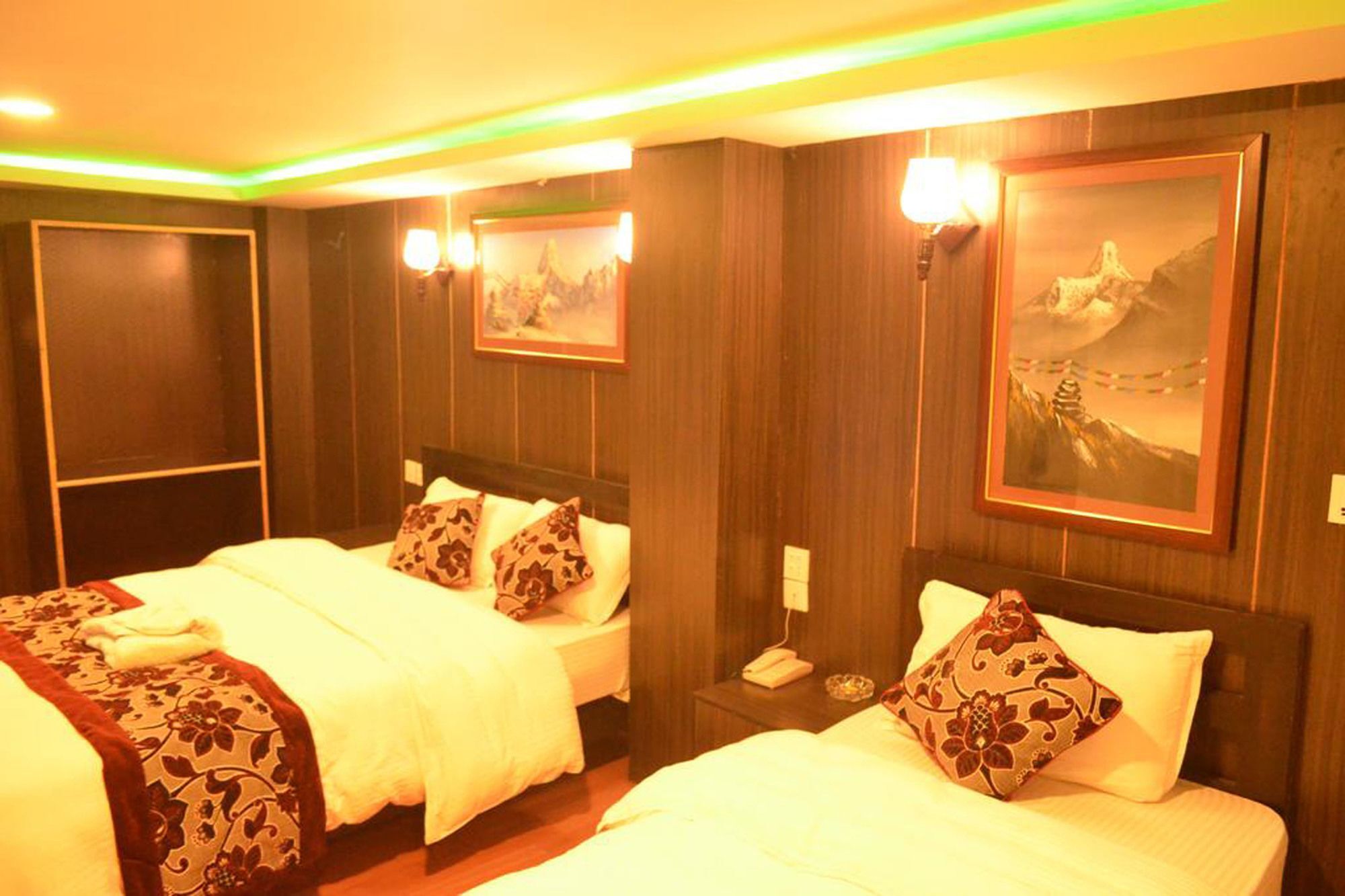 Hotel Holiday Inn Kathmandu Buitenkant foto