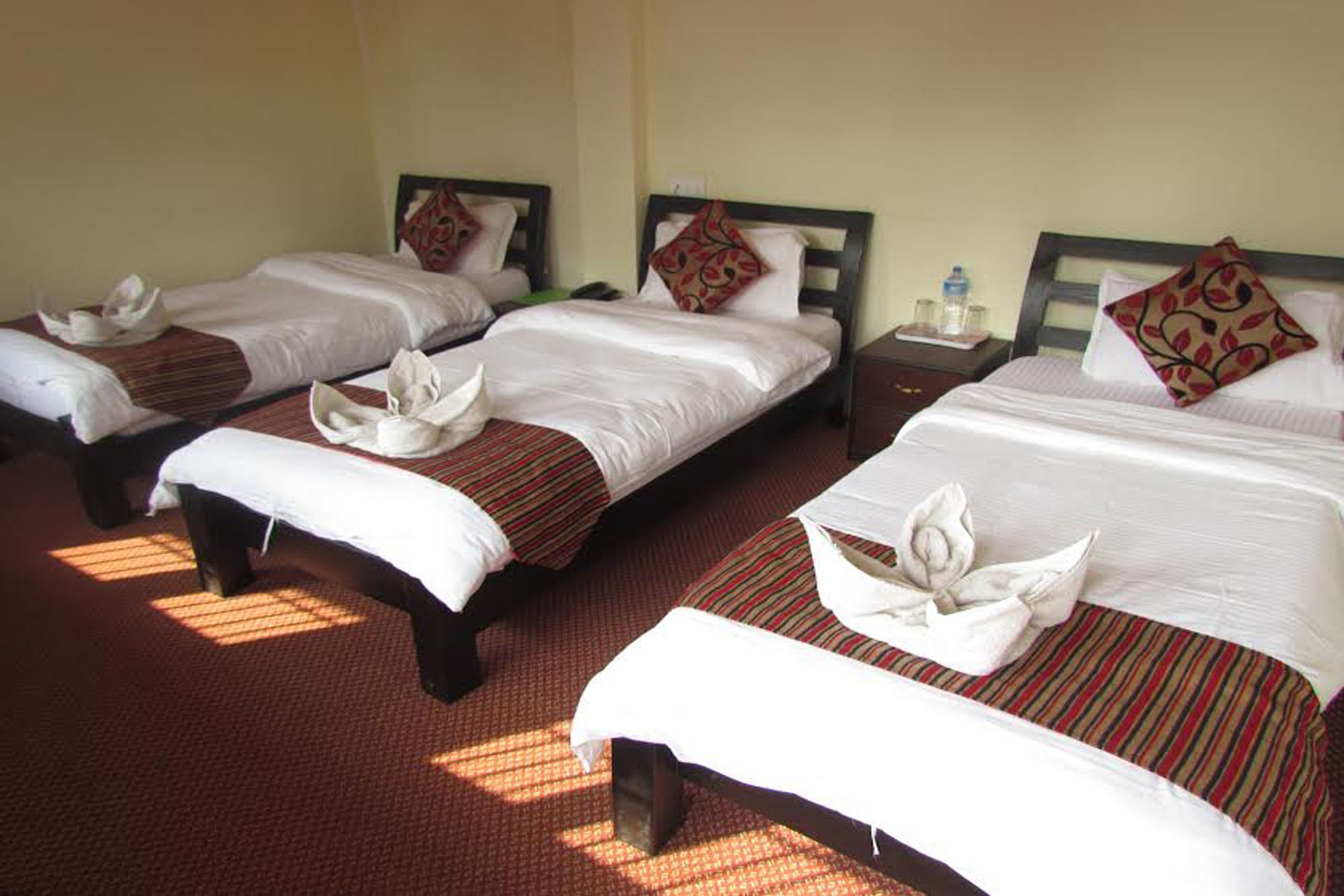 Hotel Holiday Inn Kathmandu Buitenkant foto