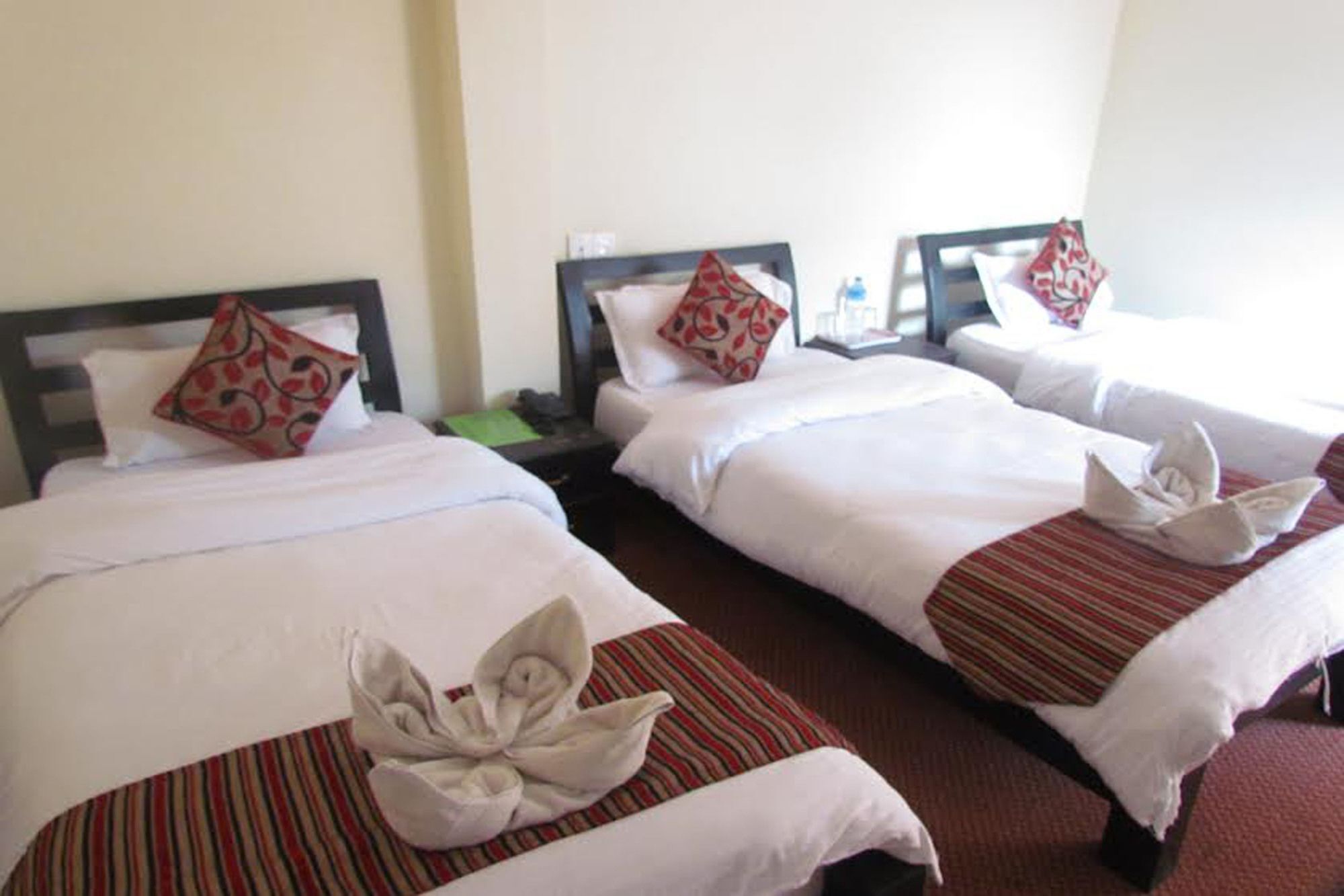 Hotel Holiday Inn Kathmandu Buitenkant foto