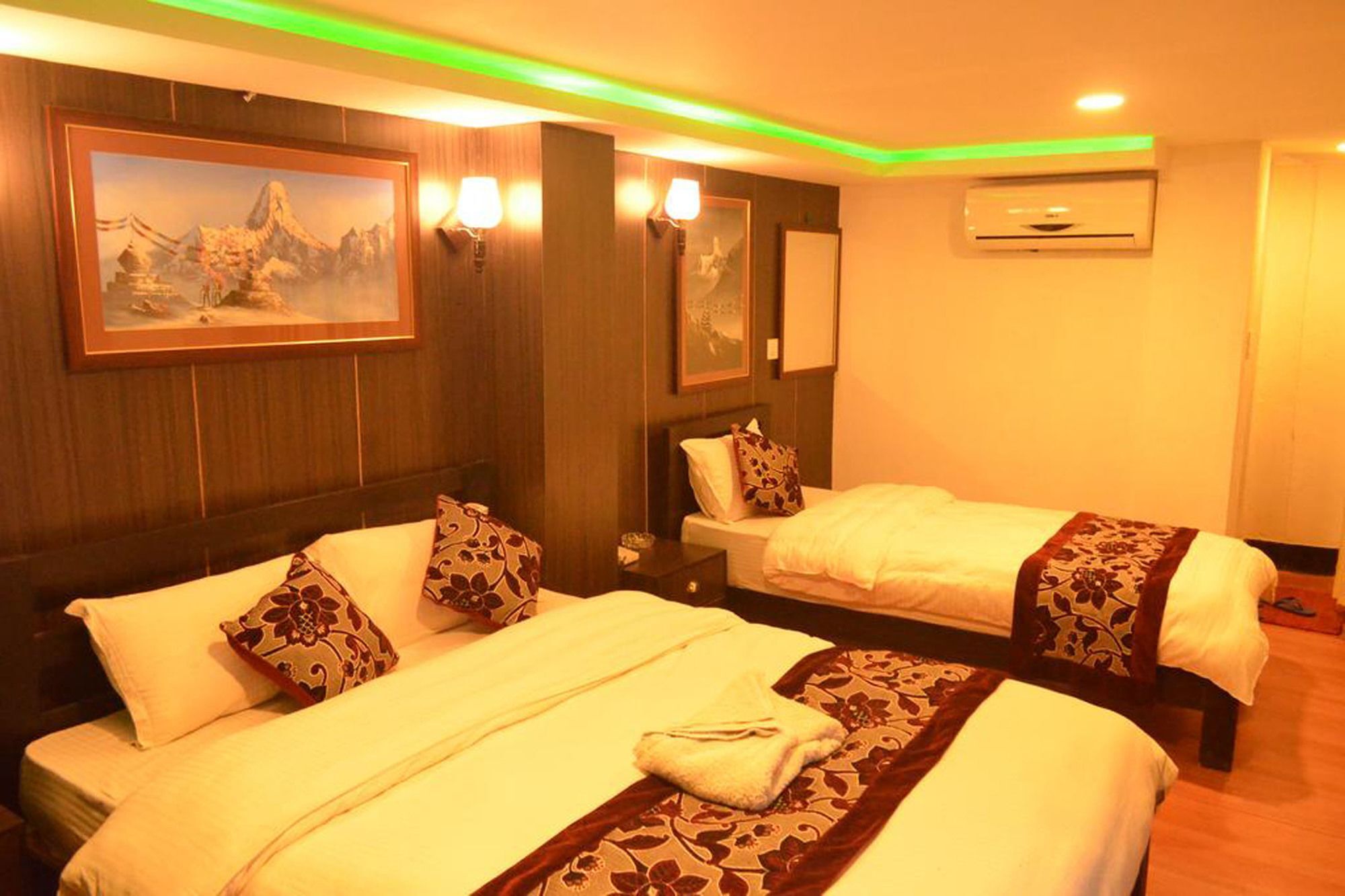 Hotel Holiday Inn Kathmandu Buitenkant foto